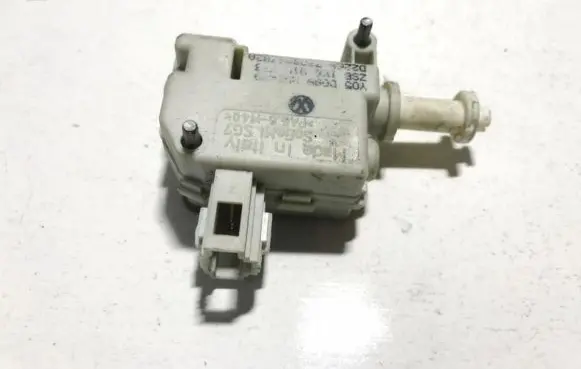 Volkswagen Golf V Central locking motor 