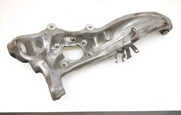 Front wheel hub spindle knuckle