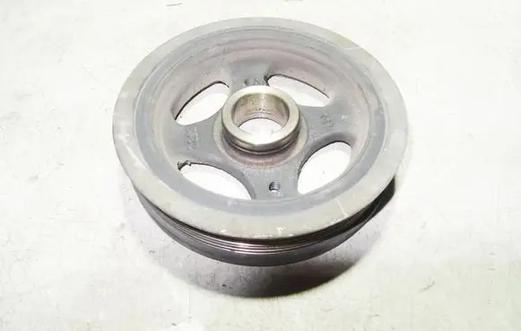 Toyota Avensis T270 Crankshaft pulley 134080R030
