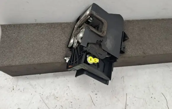 Dacia Sandero III Rear door lock