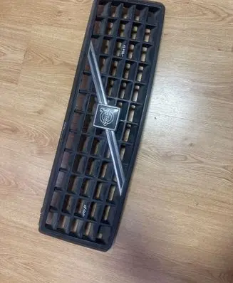 Volvo 440 Front bumper upper radiator grill 445142 445145