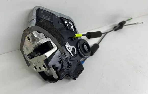 Lexus RX 330 - 350 - 400H Rear door lock