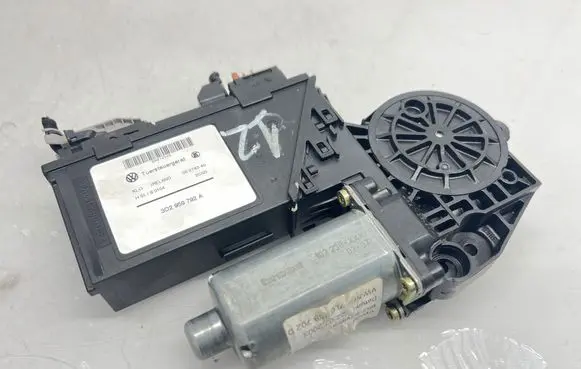 Porsche Cayenne (9PA) Front door window regulator motor 3D2959792A