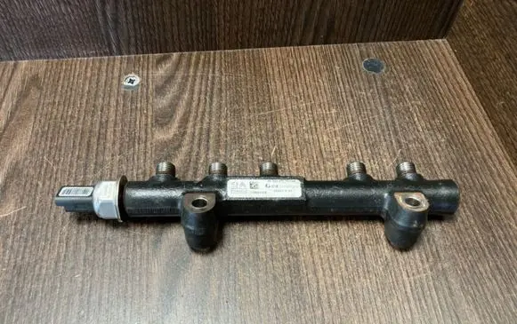Volvo V50 Fuel main line pipe 9685297580