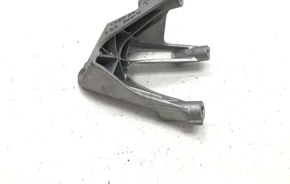 Mazda CX-60 Engine mounting bracket