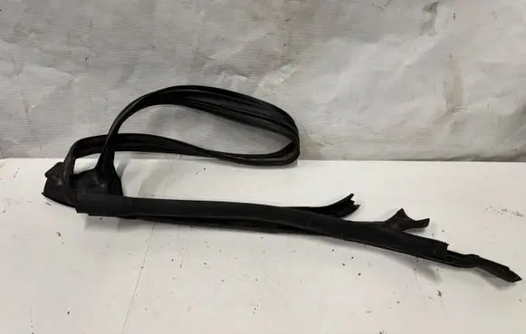 Chrysler Sebring (JS) Rubber seal front coupe door window 