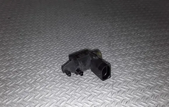 Volkswagen Phaeton Turbo solenoid valve 1J0906283C