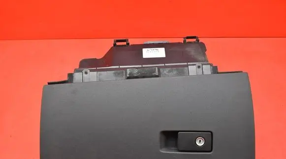 Volvo V70 Glove box 39891975