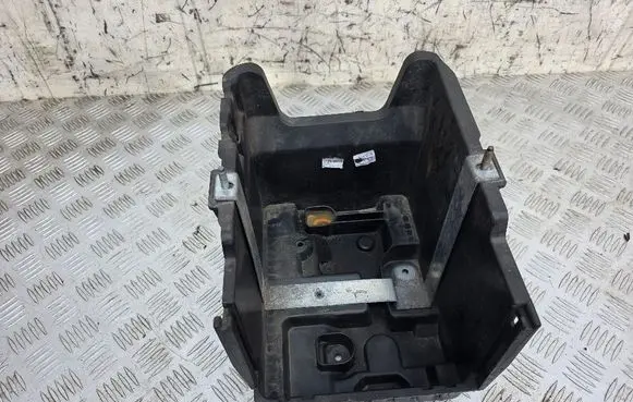Battery box tray