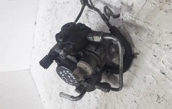 Toyota Auris 150 Fuel injection high pressure pump 221000R021