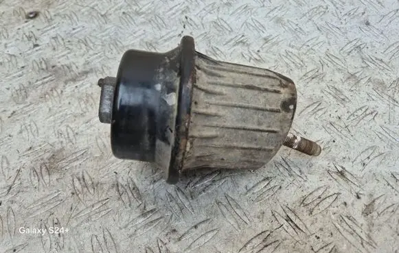 Lexus GS 300 350 430 450H Engine mount bracket