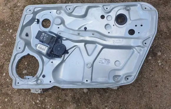 Volkswagen PASSAT B5.5 Front door window regulator with motor 3B4837756D 992461