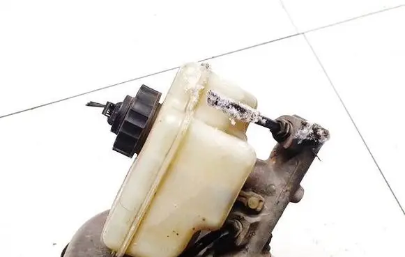 Volkswagen Jetta V Master brake cylinder 5637
