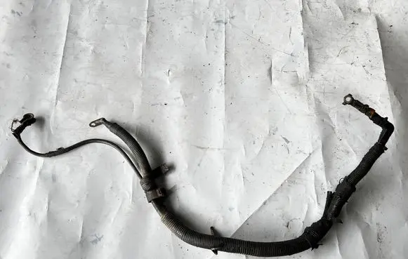 Toyota Land Cruiser (J120) Positive cable (battery)