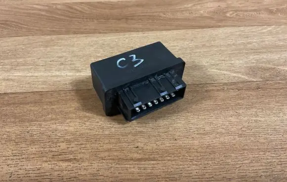 Citroen C3 Fuel pump relay 240107