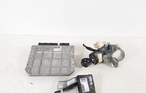 Toyota Avensis T270 Engine ECU kit and lock set 