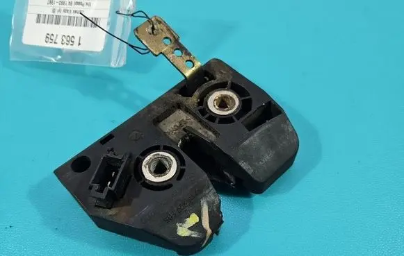 Volkswagen PASSAT B4 Tailgate/trunk/boot lock/catch/latch 3A9827505 IMPRK1563759