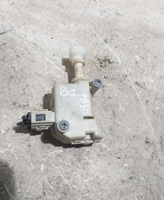 Volkswagen PASSAT B6 Central locking motor 