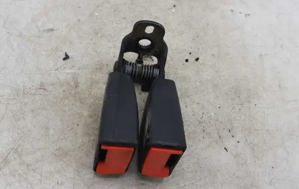 Ford Focus Rear seatbelt buckle NOCODE