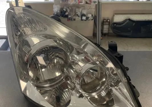 Toyota Corolla Verso AR10 Headlight/headlamp 811300f060
