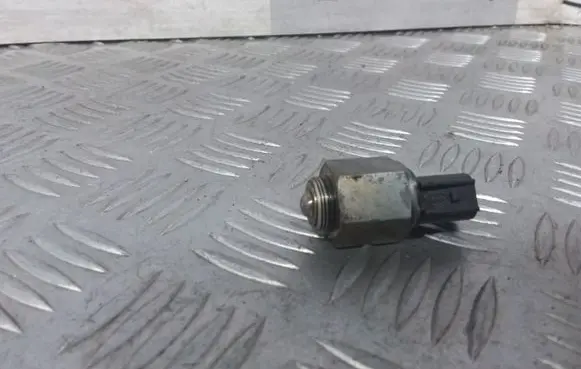 Ford Mondeo Mk III Reversing light switch sensor 