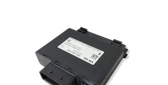 Audi A3 S3 8P Power management control unit 8K0959663 111002105