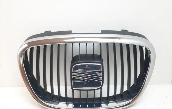 Seat Altea Front bumper upper radiator grill 5P0853654