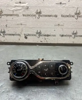 Renault Captur Climate control unit E1067144 275108796R X98X87