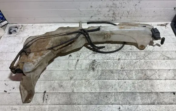 Ford Focus Windshield washer fluid reservoir/tank 3M5113K163