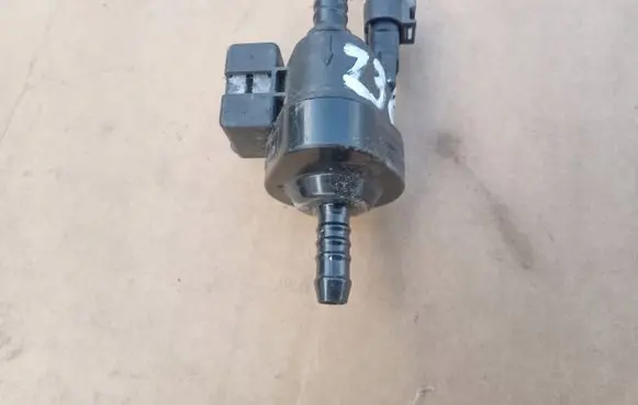 Volkswagen Touareg II Vacuum valve 03H906517