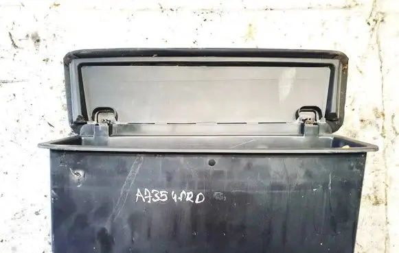 Renault Megane II Glove box 8200099165 186001621