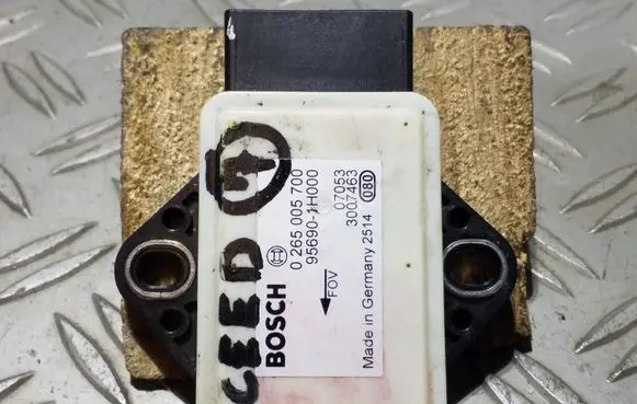KIA Ceed ESP acceleration yaw rate sensor 956901H000 0265005700