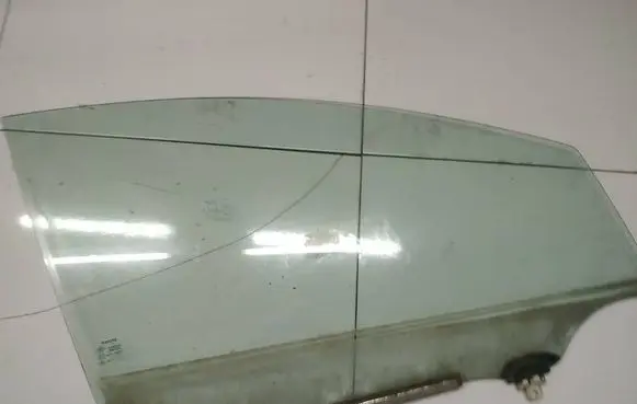 Toyota Corolla Verso AR10 Front door window glass four-door as2