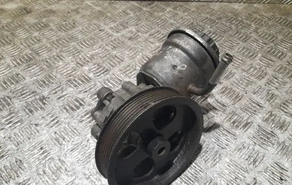 Toyota Avensis T250 Power steering pump U12
