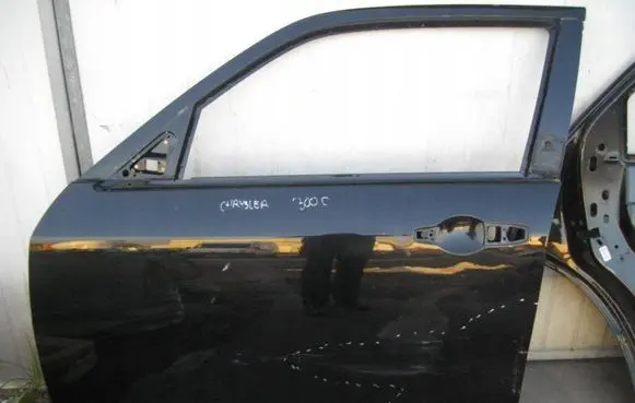 Chrysler 300C Front door