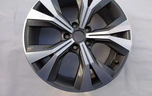 Seat Ateca R18 alloy rim 575601025E