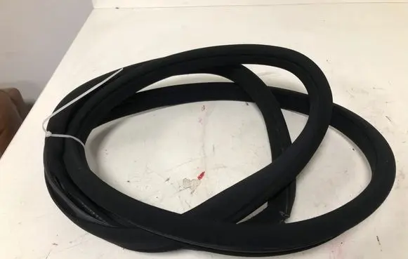 Mercedes-Benz C AMG W204 Front door rubber seal