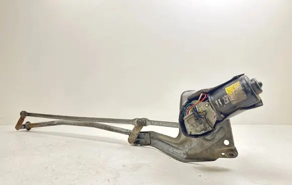 Renault Megane I Front wiper linkage and motor