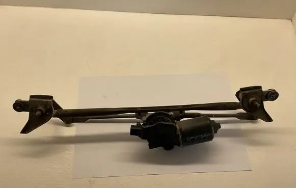 Front wiper linkage and motor