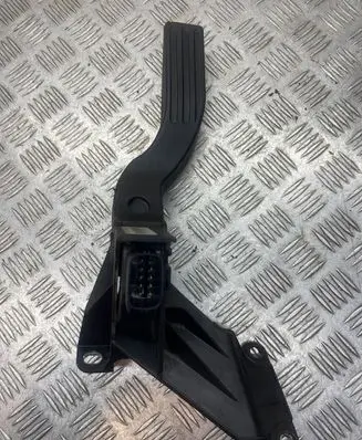 Ford Mondeo Mk III Accelerator throttle pedal 1S719F836BB 107400000261
