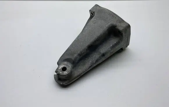 Mercedes-Benz C W204 Engine mounting bracket A6462230704 AC 46000 GD01416