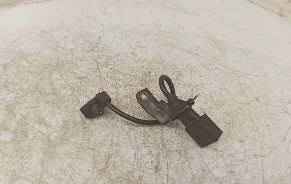 BMW 7 E65 E66 Crankshaft position sensor 0281002477