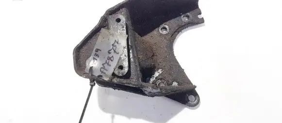 Volvo S40, V40 Engine mounting bracket