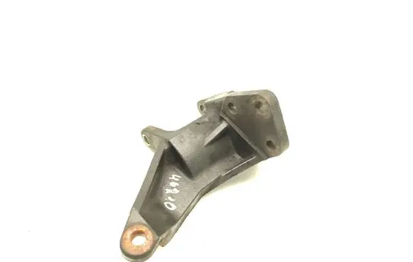Nissan Navara D40 Engine mounting bracket