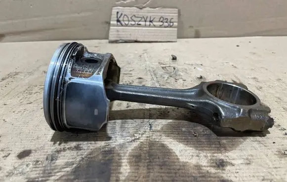 Opel Astra J Piston with connecting rod