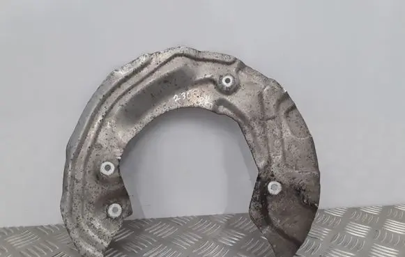BMW 3 E92 E93 Front brake disc dust cover plate 6762851