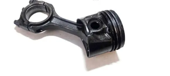Ford Focus Piston with connecting rod
