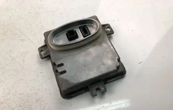 Volvo V70 Xenon control unit/module 6948180