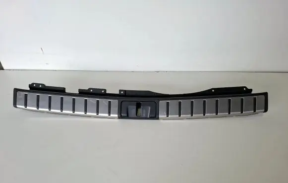 Trunk/boot sill cover protection