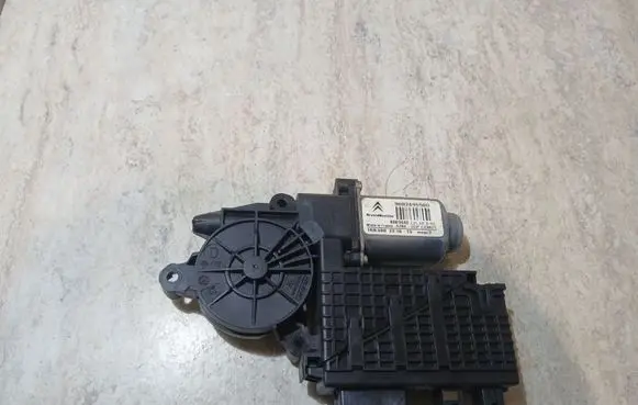Citroen C4 Grand Picasso Front door window regulator motor 9682495580